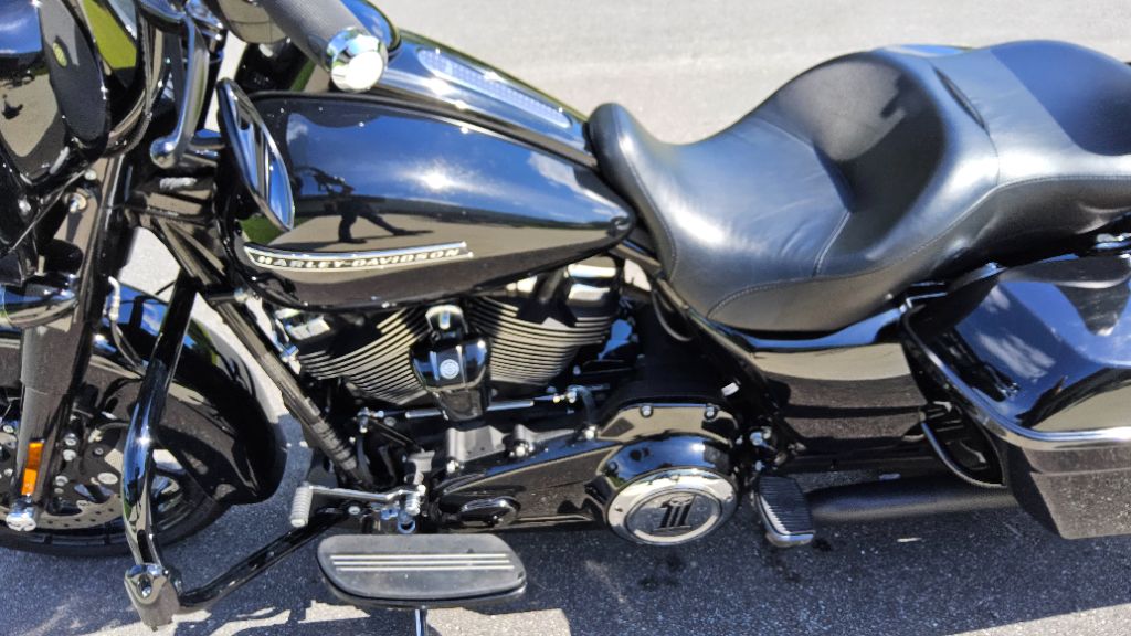 2018 Harley Davidson Streetglide  S Flhxs - $17,900