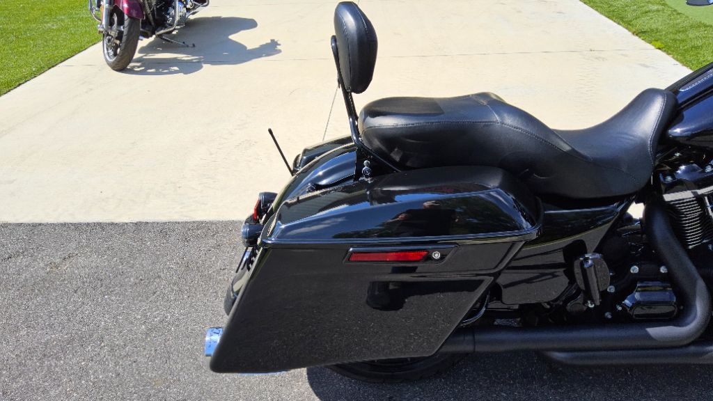 2018 Harley Davidson Streetglide  S Flhxs - $17,900