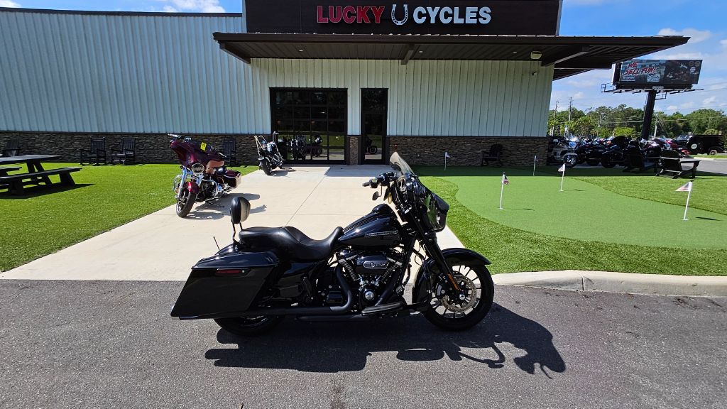 2018 Harley Davidson Streetglide  S Flhxs - $17,900