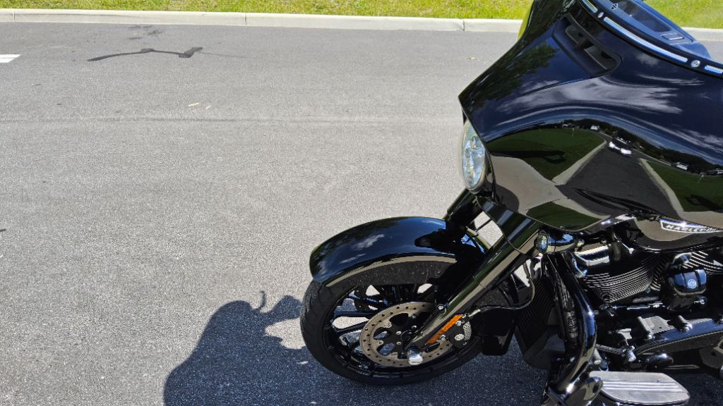 2018 Harley Davidson Streetglide  S Flhxs - $17,900