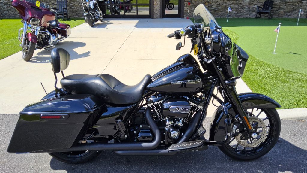 2018 Harley Davidson Streetglide  S Flhxs - $17,900