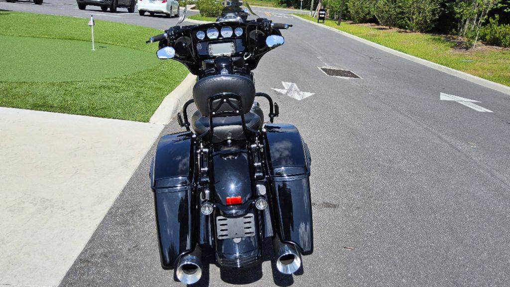 2018 Harley Davidson Streetglide  S Flhxs - $17,900