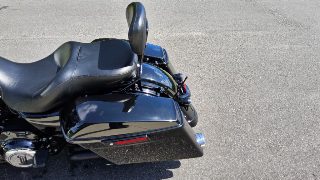 2018 Harley Davidson Streetglide  S Flhxs - $17,900