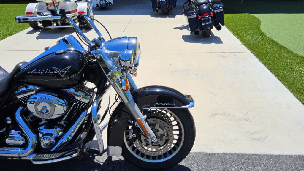 2010 Harley-davidson Road King - $6,500