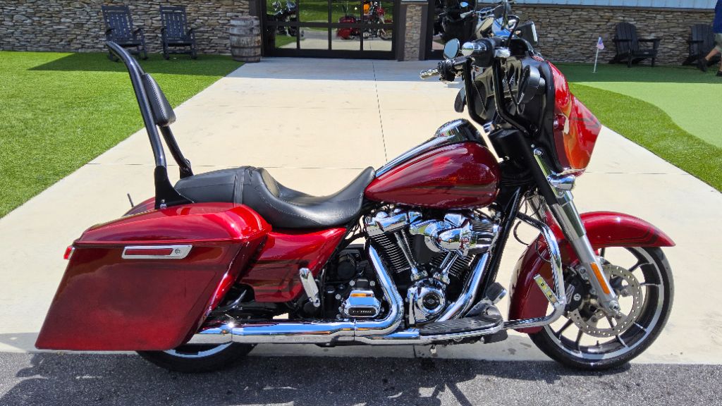 2020 Harley Davidson Streetglide Flhx - $15,900