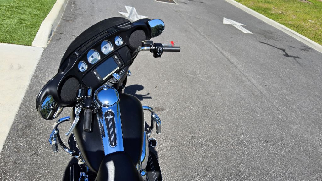 2017 Harley Davidson Streetglide S Flhxs - $14,995