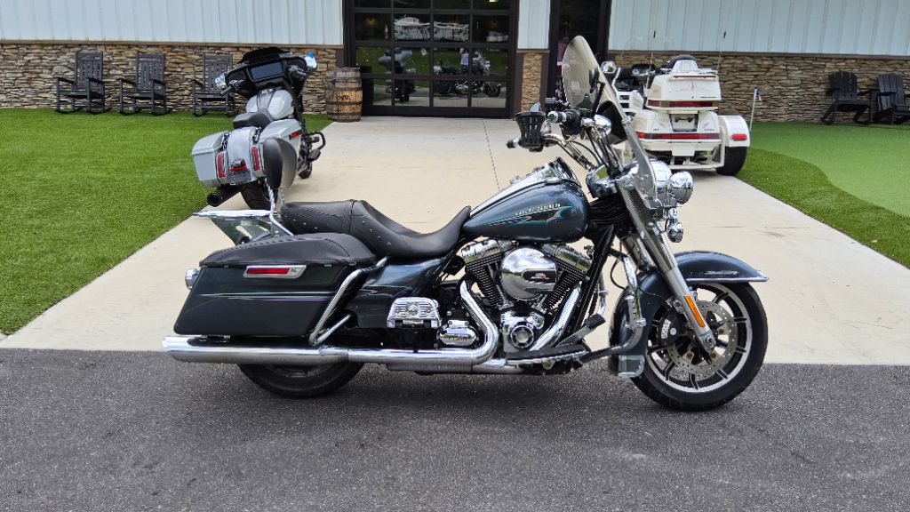 2015 Harley-Davidson FLHTCU Electra Glide Ultra Classic - $10,500