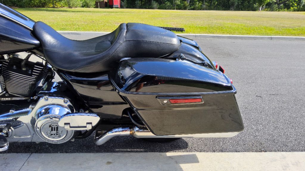 2015 HARLEY DAVIDSON Street Glide - $9,500