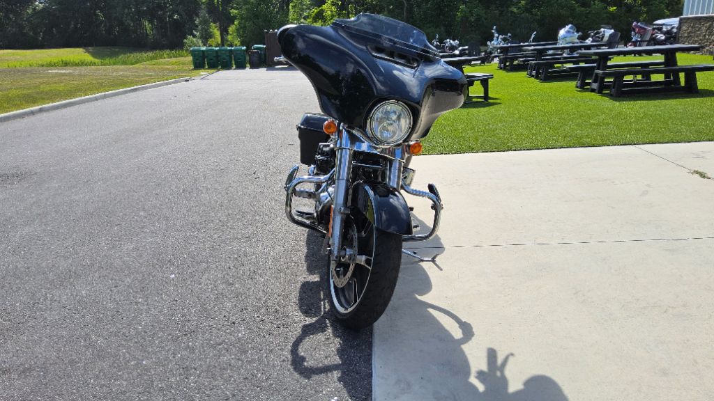 2015 HARLEY DAVIDSON Street Glide - $9,500
