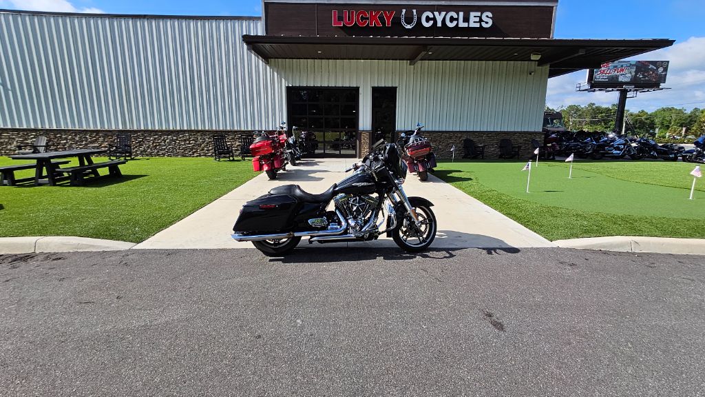2015 HARLEY DAVIDSON Street Glide - $9,500