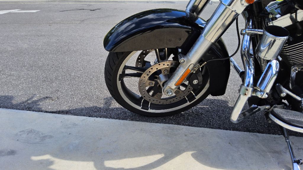 2015 HARLEY DAVIDSON Street Glide - $9,500