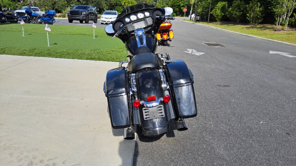 2015 HARLEY DAVIDSON Street Glide - $9,500