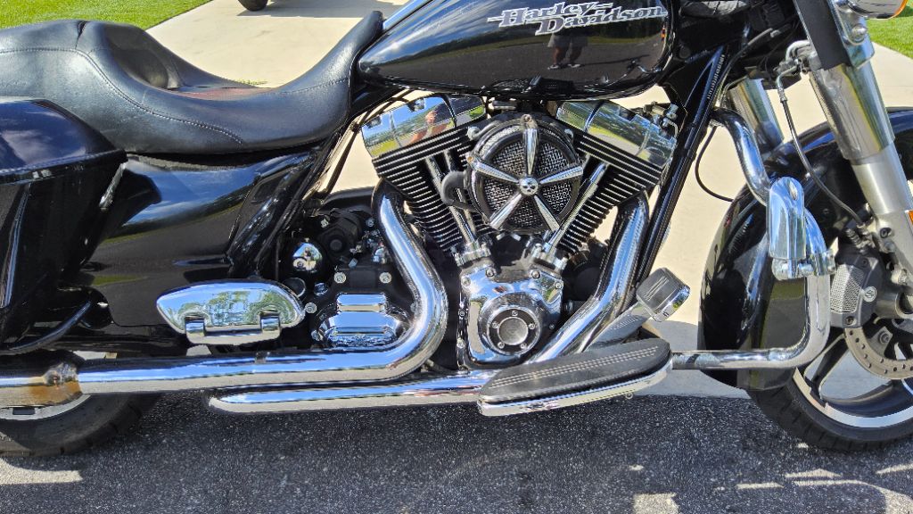 2015 HARLEY DAVIDSON Street Glide - $9,500