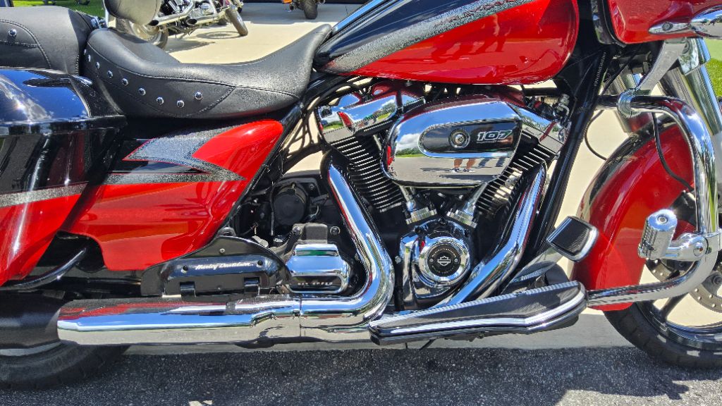 2017 Harley-davidson Road Glide - $18,900