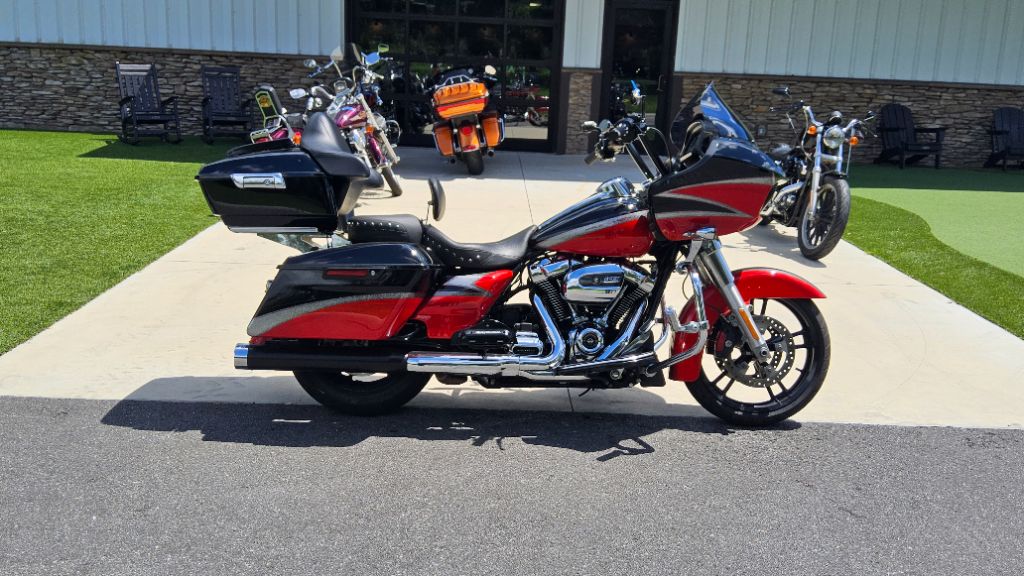 2017 Harley-davidson Road Glide - $18,900
