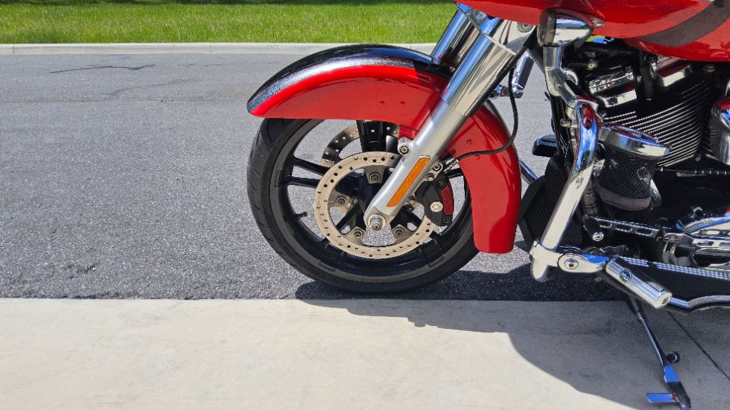 2017 Harley-davidson Road Glide - $18,900
