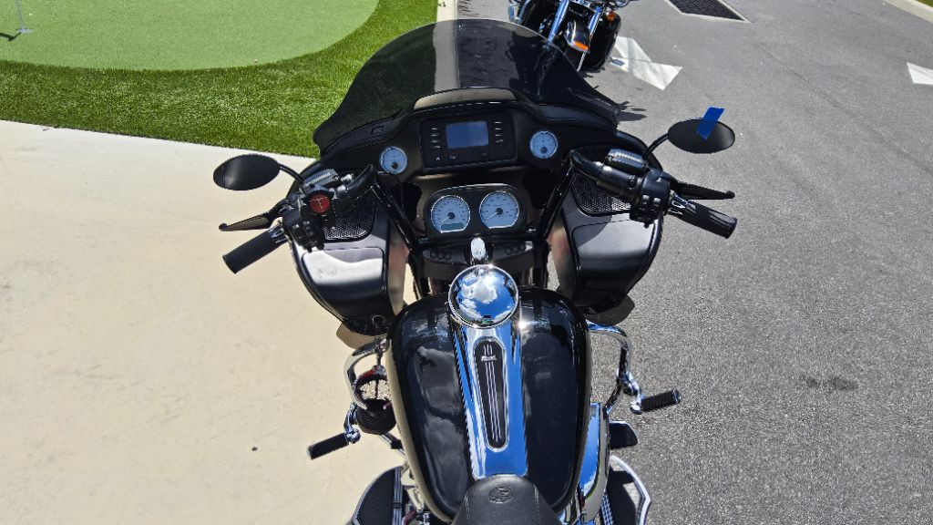 2017 Harley-davidson Road Glide - $18,900