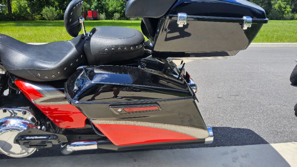 2017 Harley-davidson Road Glide - $18,900