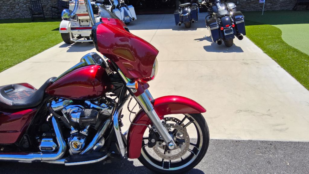 2017 Harley Davidson Streetglide Flhxs - $12,995