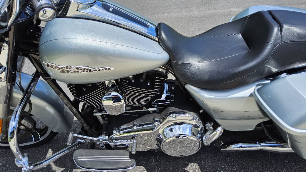 2015 Harley Davidson Streetglide S Flhxs - $12,900