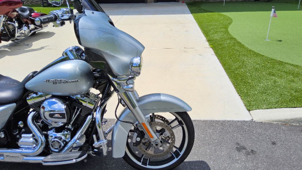 2015 Harley Davidson Streetglide S Flhxs - $12,900