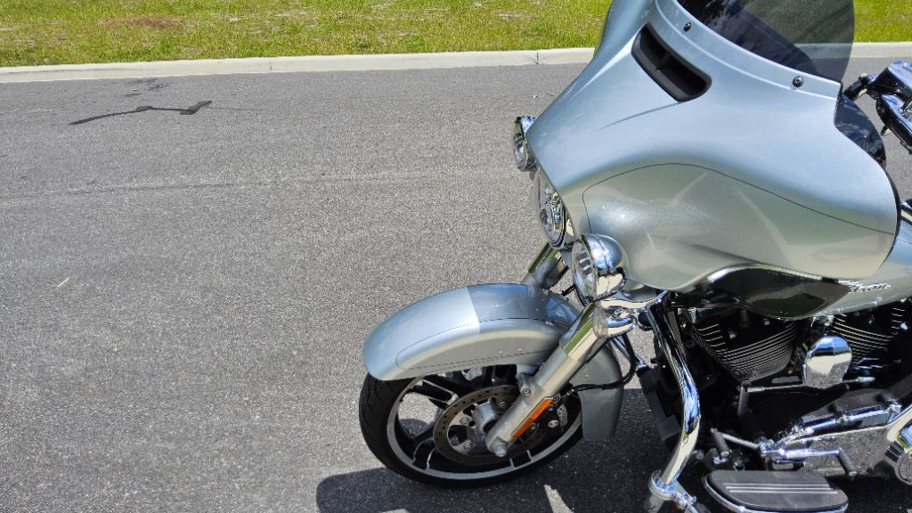 2015 Harley Davidson Streetglide S Flhxs - $12,900