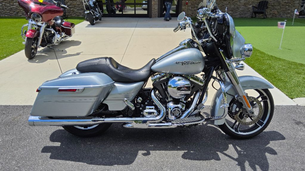 2015 Harley Davidson Streetglide S Flhxs - $12,900
