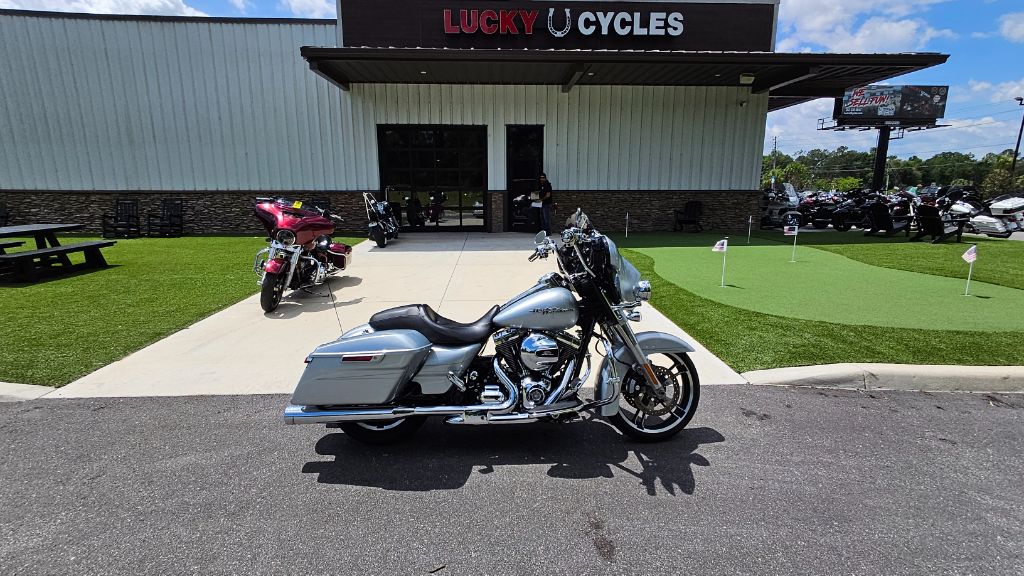 2015 Harley Davidson Streetglide S Flhxs - $12,900