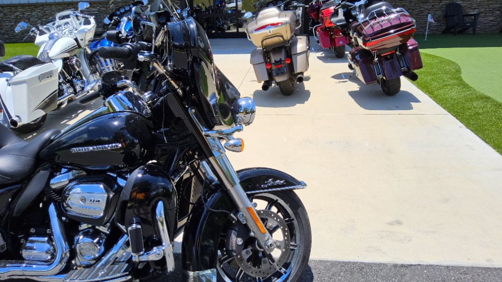 2019 Harley Davidson Limited - $15,995