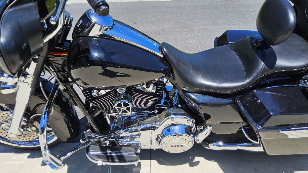 2013 Harley-davidson Street Glide - $9,995