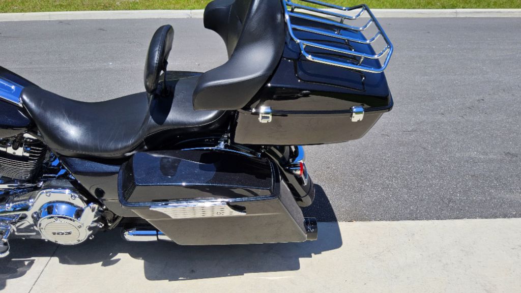 2013 Harley-davidson Street Glide - $9,995