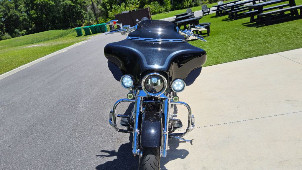 2013 Harley-davidson Street Glide - $9,995