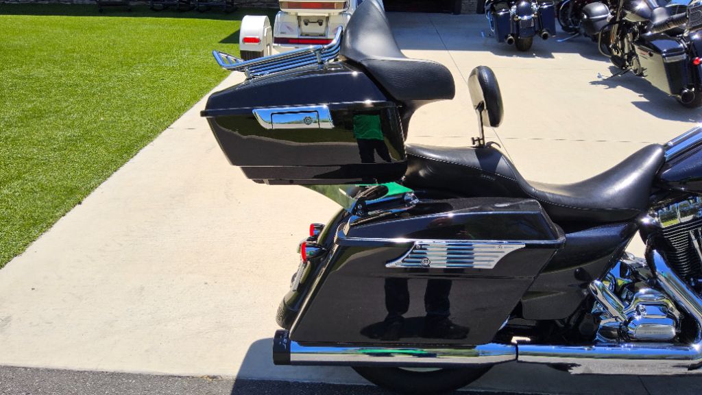 2013 Harley-davidson Street Glide - $9,995