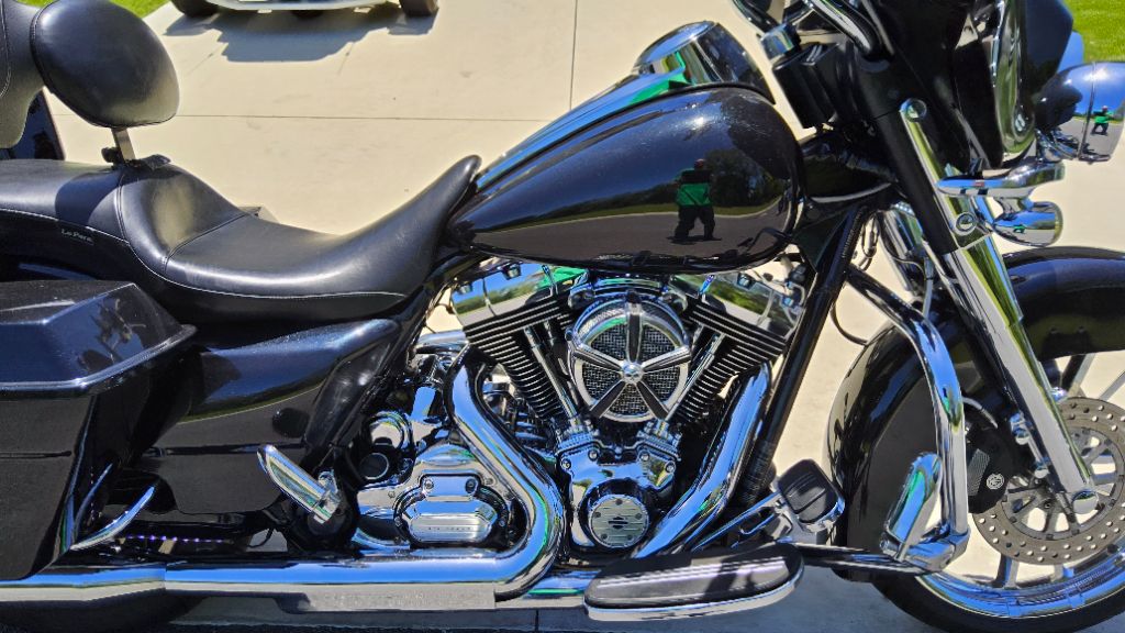 2013 Harley-davidson Street Glide - $9,995