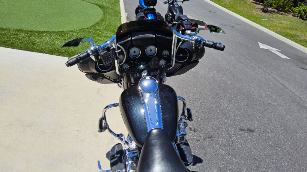 2013 Harley-davidson Street Glide - $9,995