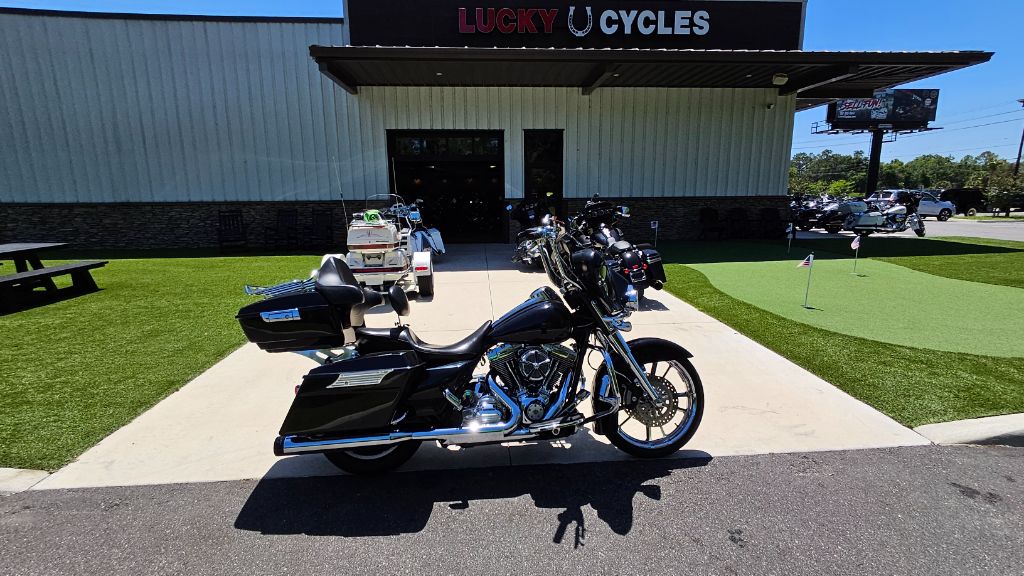 2013 Harley-davidson Street Glide - $9,995