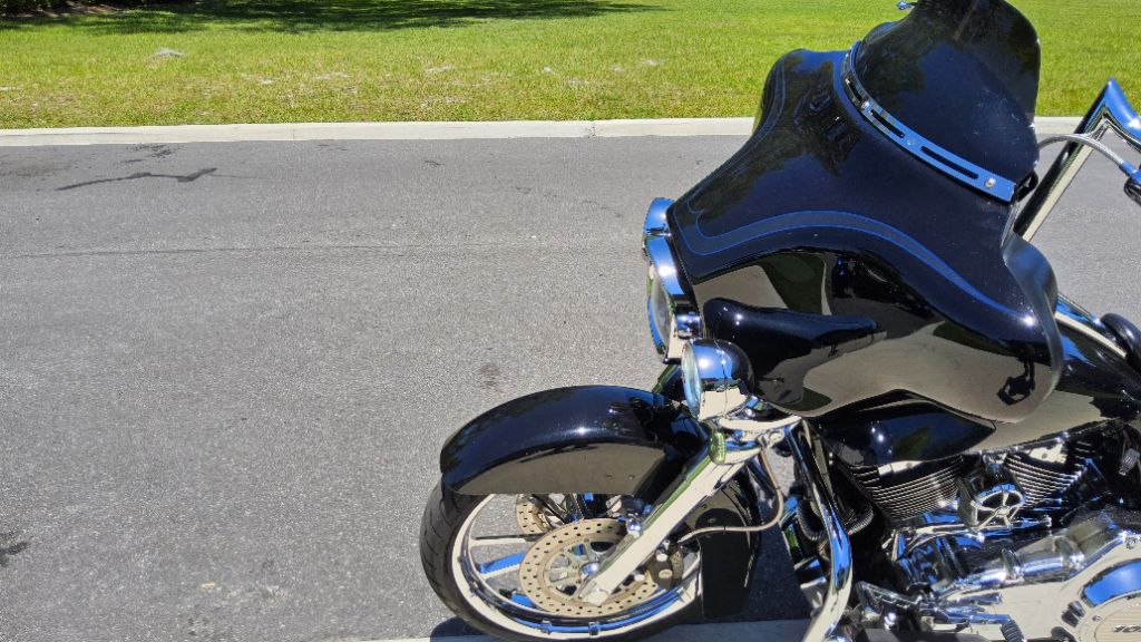 2013 Harley-davidson Street Glide - $9,995