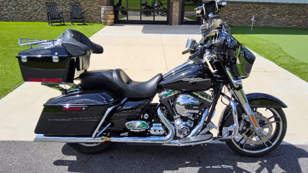 2016 Harley-davidson Street Glide Special - $14,900