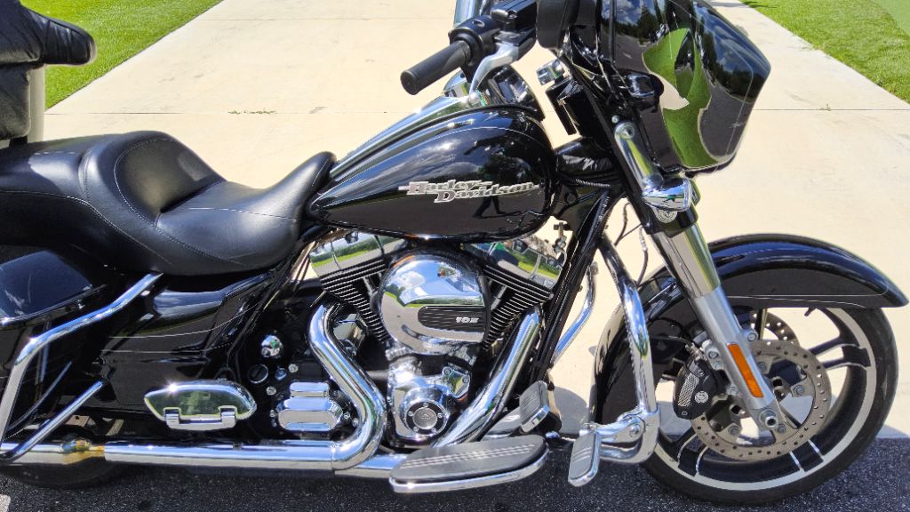 2016 Harley-davidson Street Glide Special - $14,900