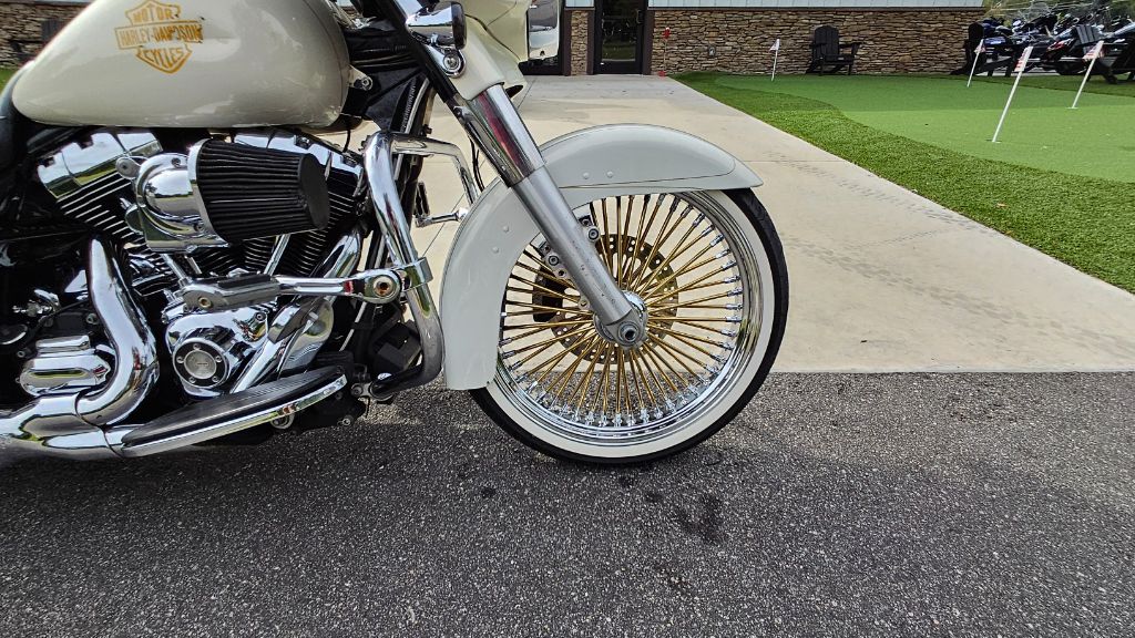2014 Harley-davidson Street Glide Special - $10,500