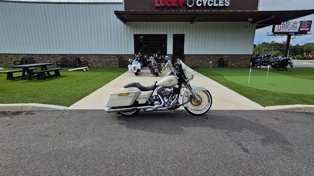 2014 Harley-davidson Street Glide Special - $10,500