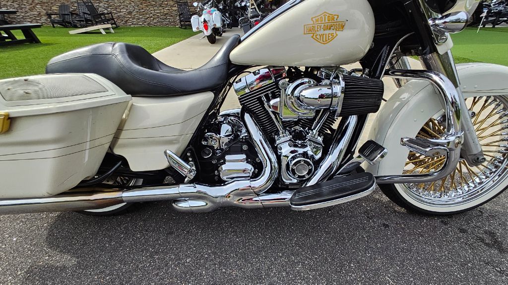 2014 Harley-davidson Street Glide Special - $10,500