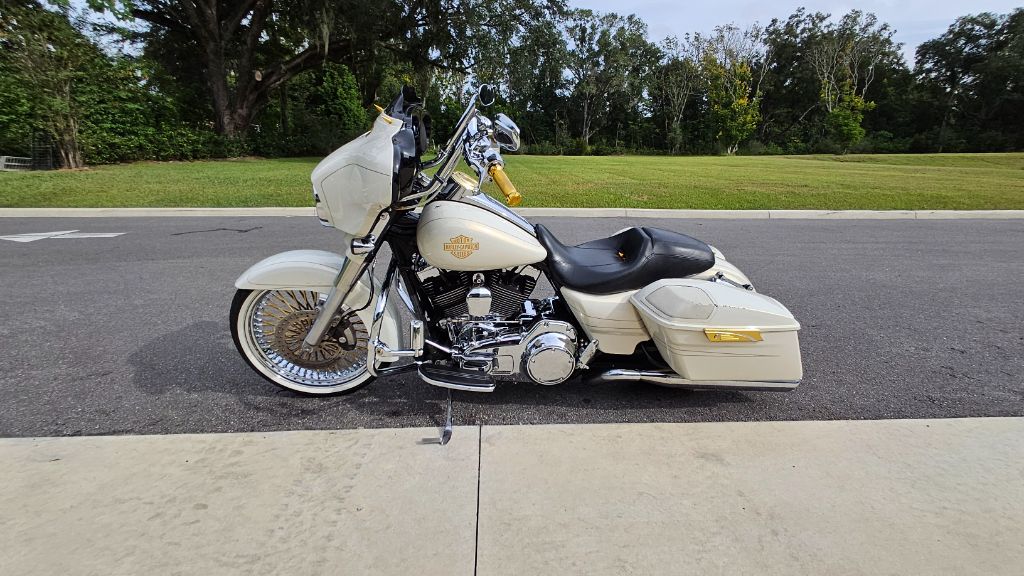 2014 Harley-davidson Street Glide Special - $10,500