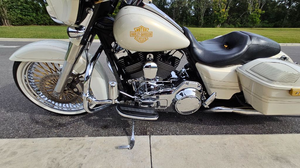 2014 Harley-davidson Street Glide Special - $10,500