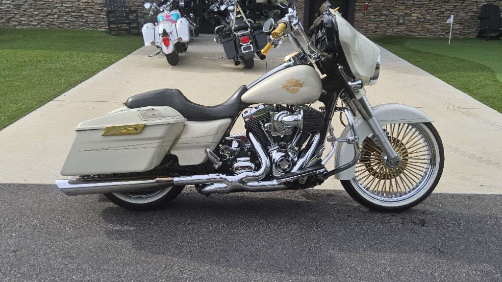 2014 Harley-davidson Street Glide Special - $10,500