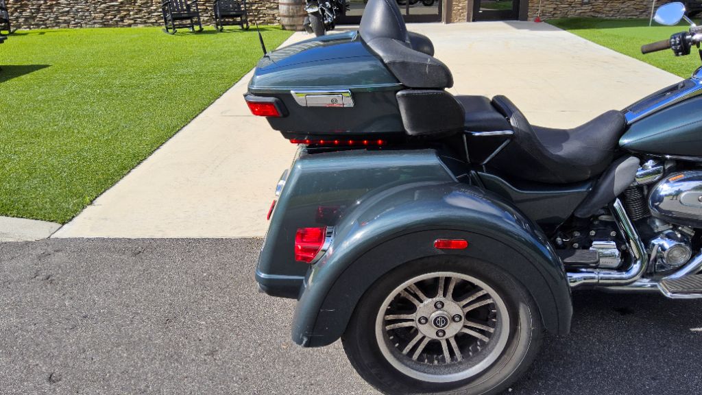 2020 Harley Davidson TRI Glide Flhtcutg - $25,900