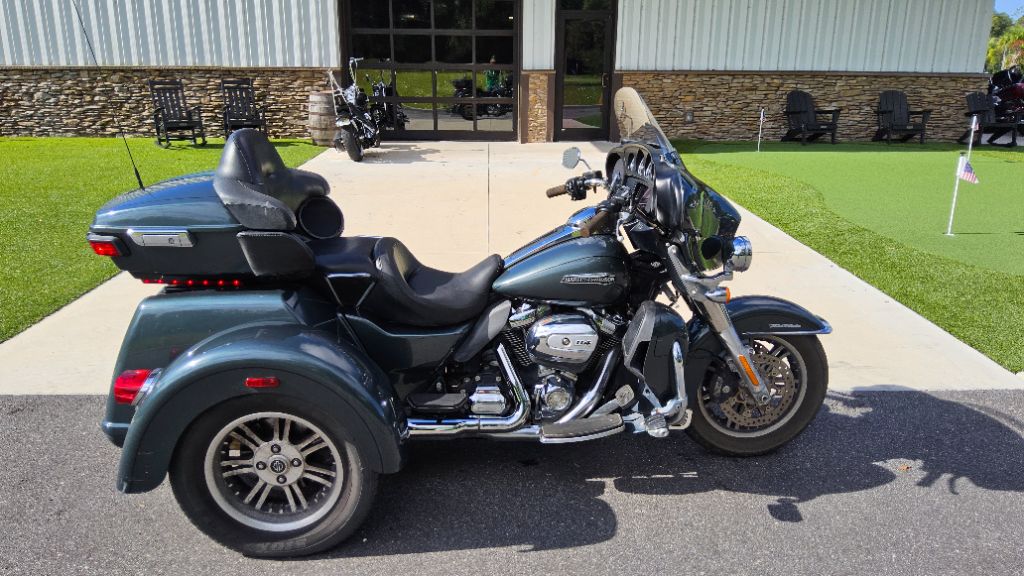 2020 Harley Davidson TRI Glide Flhtcutg - $25,900