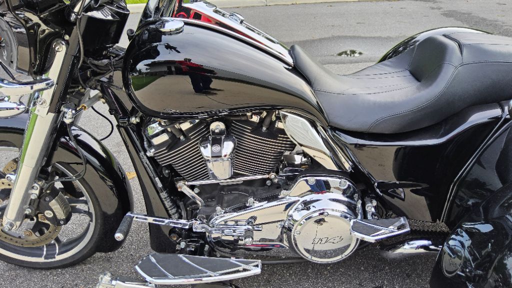 2019 Harley Davidson Freewheeler Flrt - $20,995