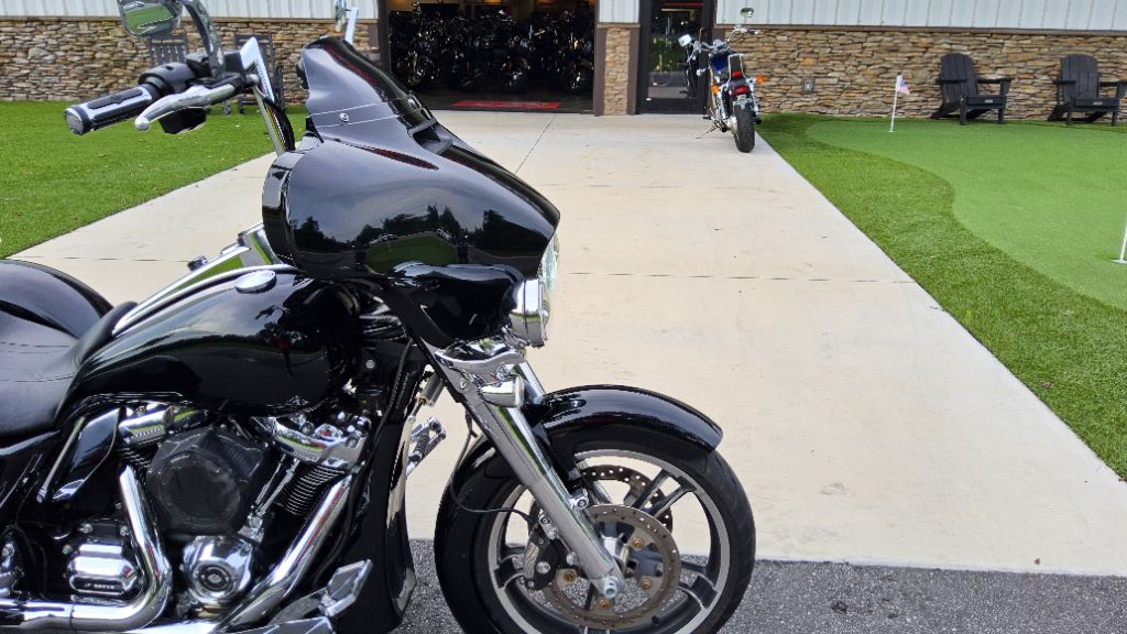 2019 Harley Davidson Freewheeler Flrt - $20,995