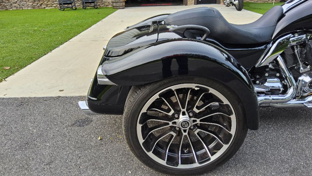 2019 Harley Davidson Freewheeler Flrt - $20,995